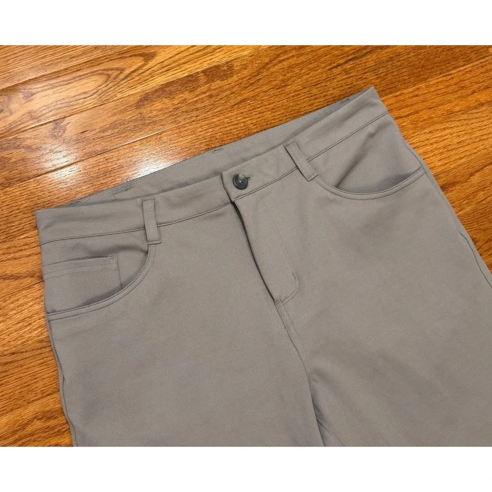 Vuori Mens Meta Pants Warm Grey Mens 32x27 Athletic Slim V4021-S Tech Golf Chino